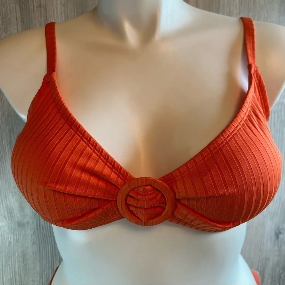 NWT Freshwater Ribbed design and an O-ring detail on this bikini top XXL orange